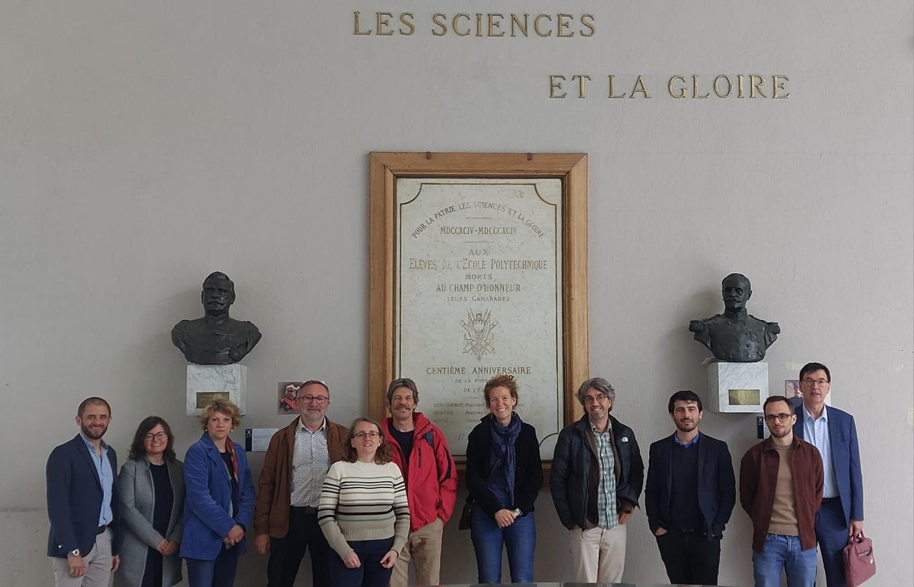 Une partie des membres du projet et des partenaires réunis lors de la réunion de lancement© PEPR Sous-sol, bien commun Réunion de lancement du projet DyMod