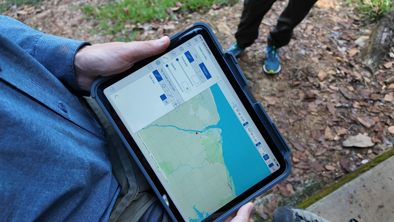 Sur la piste de Paul Isnard du côté de Saint-Laurent-du-Maroni (Guyane) : quand l'image révèle les relations des sociétés guyanaises à leur sous-sol.