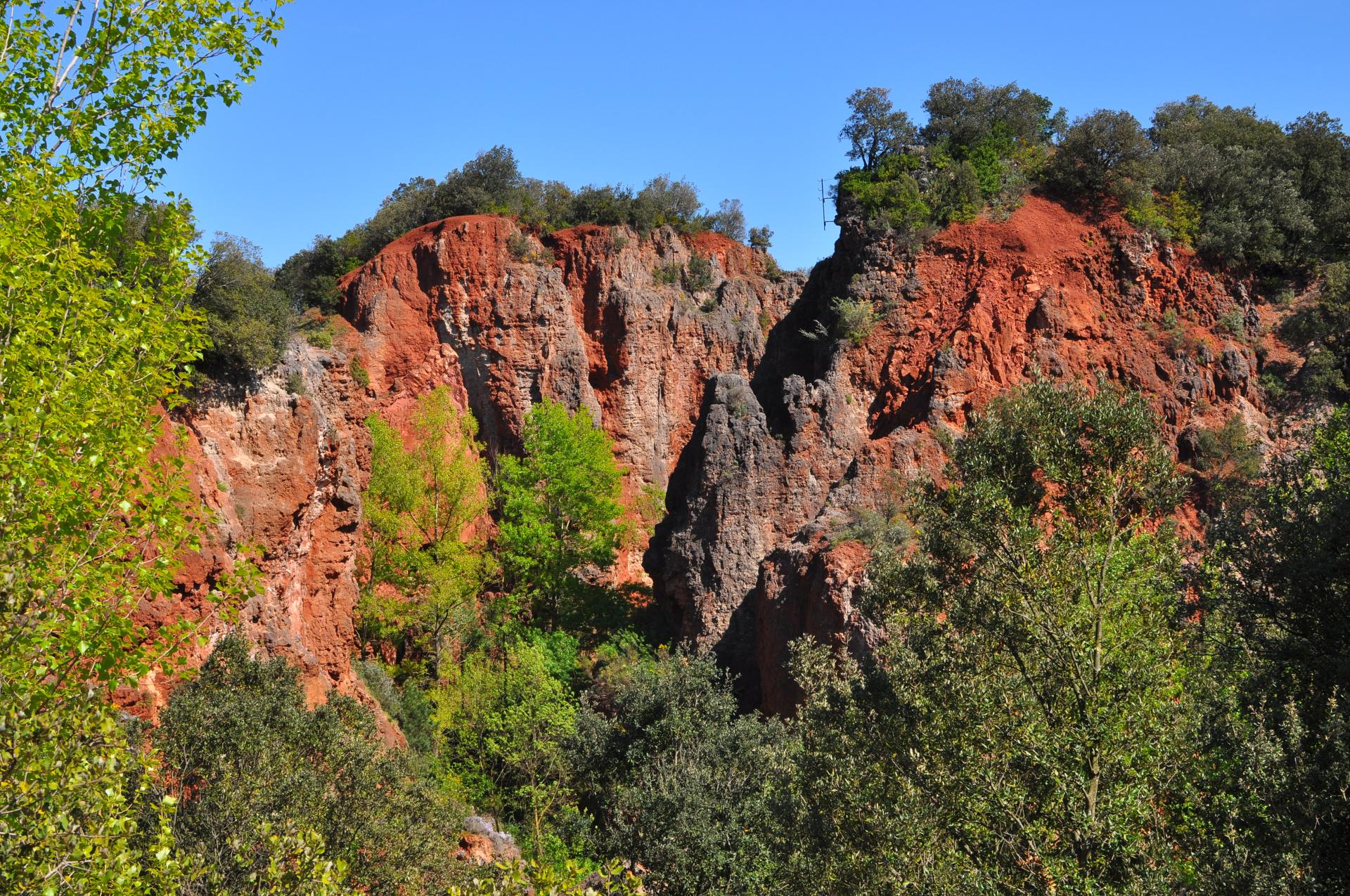 Amas de bauxite dans un paléokarst (Occitanie, 2017).