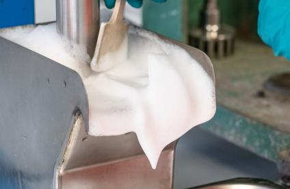 Exemple de résultat d'une expérience de flottation à la plateforme Plat'Inn du BRGM à Orléans sur les matières premières minérales et l'économie circulaire (Loiret, 2023).