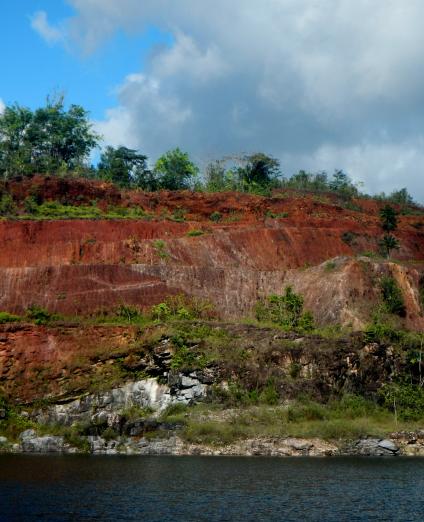 Un filon pegmatitique dans la région de Kourou