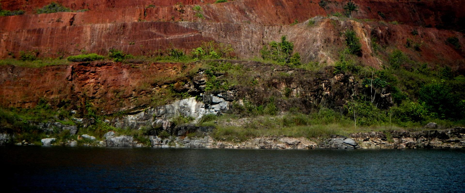 Un filon pegmatitique dans la région de Kourou