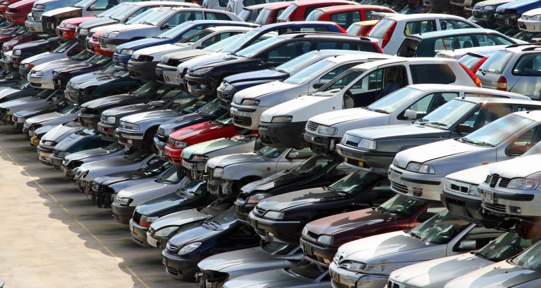 Stockage de voiture endommagées avant destruction